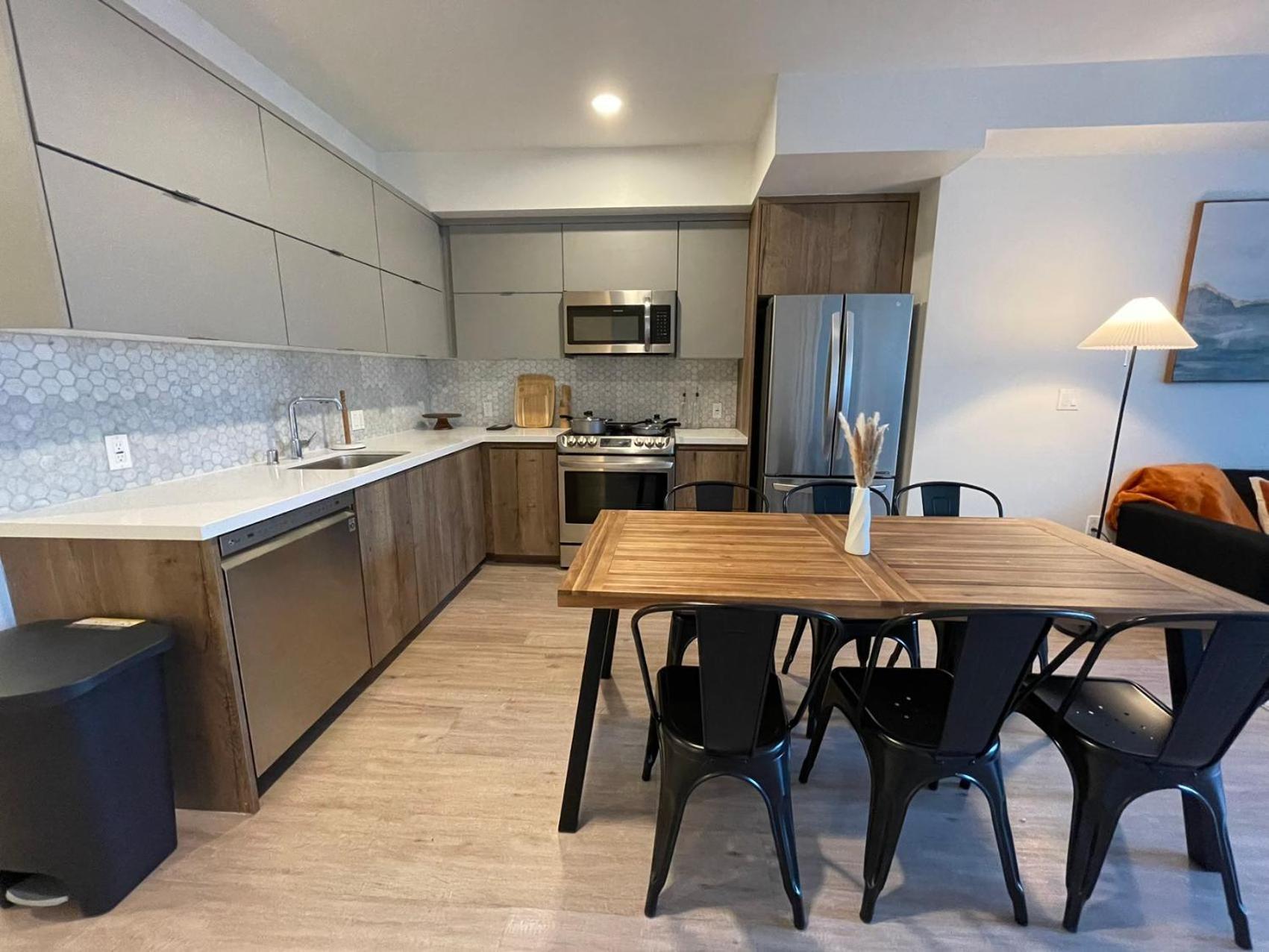 Stylish Downtown La Getaway - Prime Location On Wilshire Blvd! 2 Bedroom 1 Bath Hotel 4*