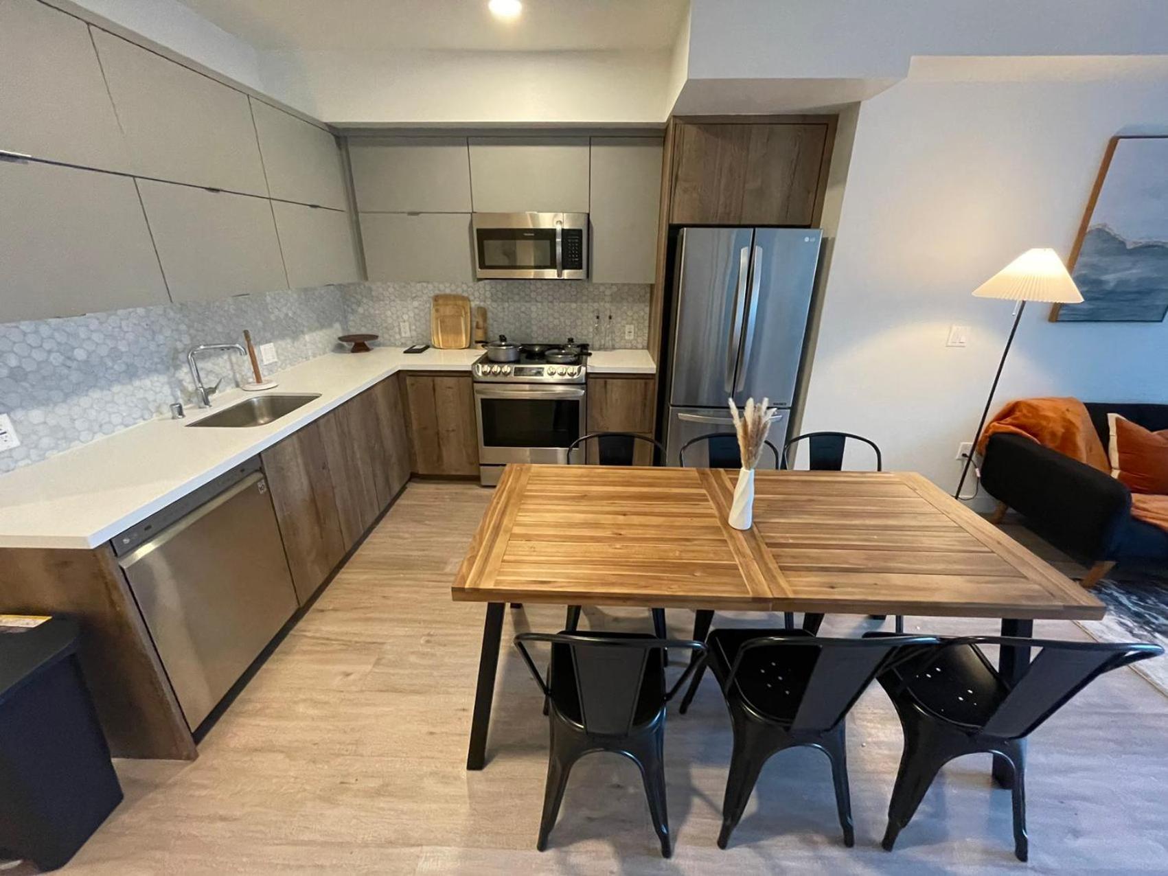 Stylish Downtown La Getaway - Prime Location On Wilshire Blvd! 2 Bedroom 1 Bath Hotel 4*