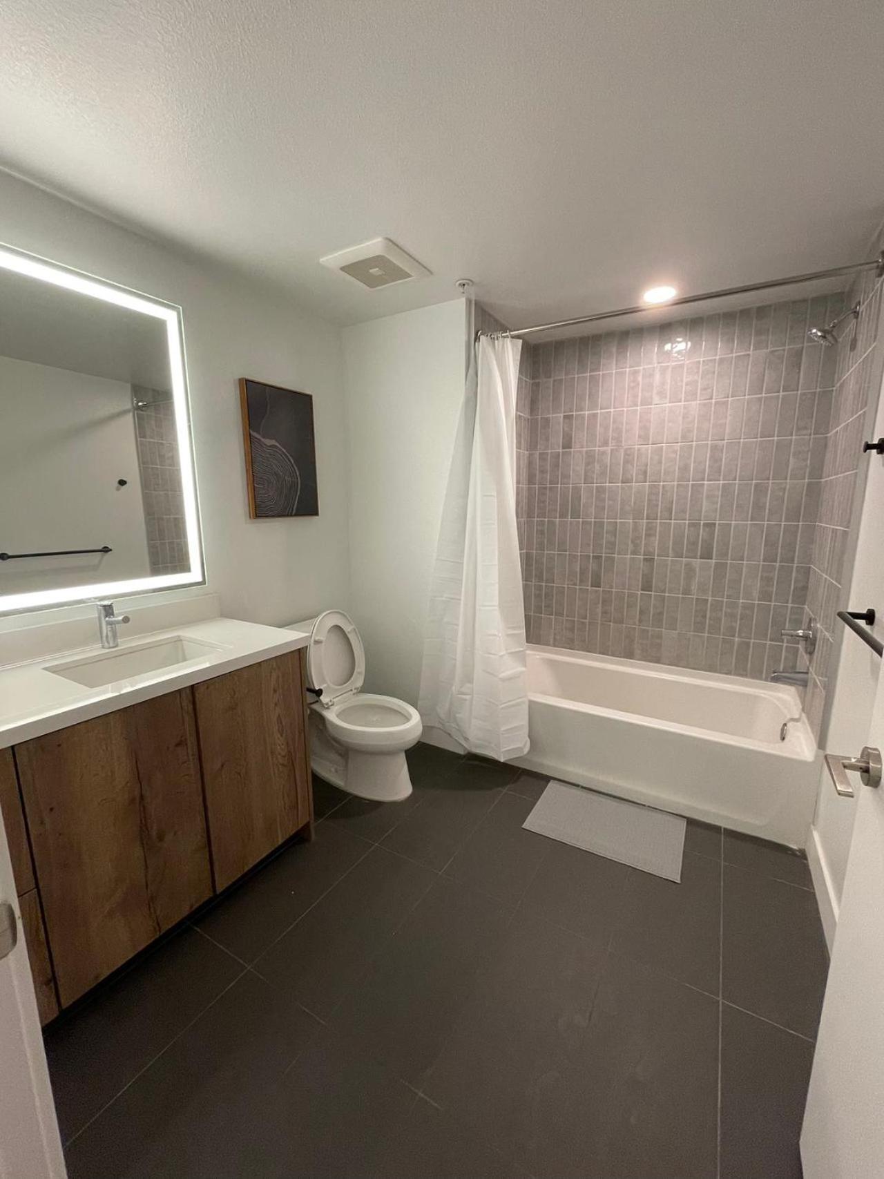 Hotel Stylish Downtown La Getaway - Prime Location On Wilshire Blvd! 2 Bedroom 1 Bath 4*