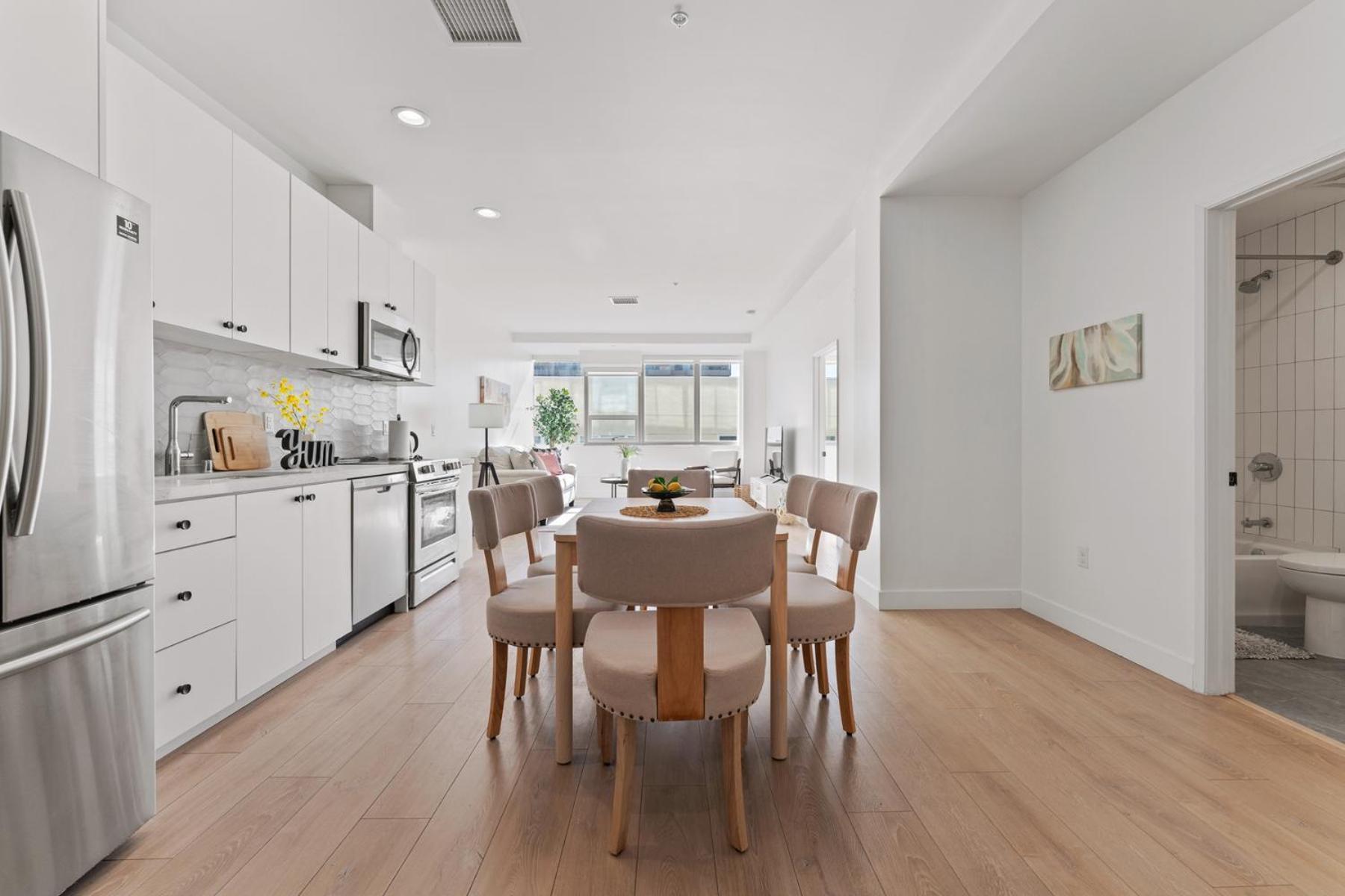 Stylish Downtown La Getaway - Prime Location On Wilshire Blvd! 2 Bedroom 1 Bath Hotel