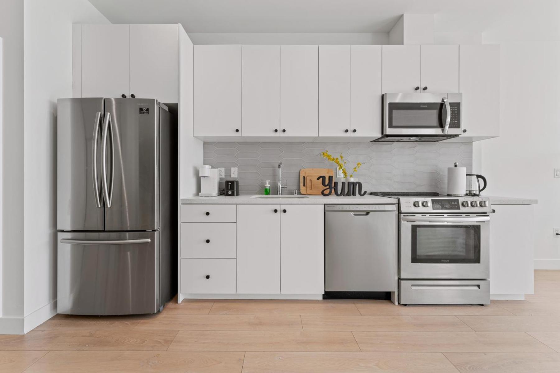 Stylish Downtown La Getaway - Prime Location On Wilshire Blvd! 2 Bedroom 1 Bath Hotel