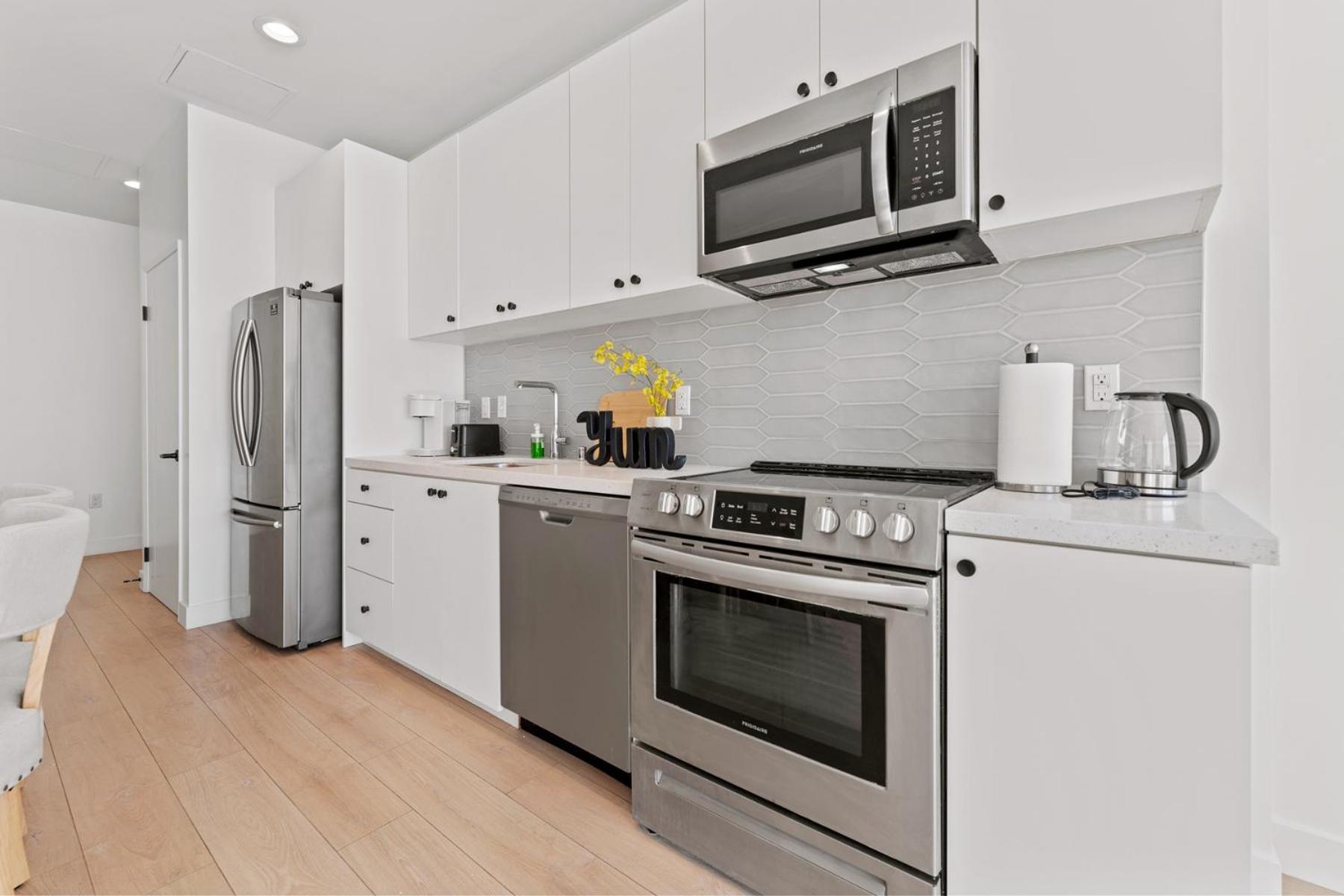 Stylish Downtown La Getaway - Prime Location On Wilshire Blvd! 2 Bedroom 1 Bath