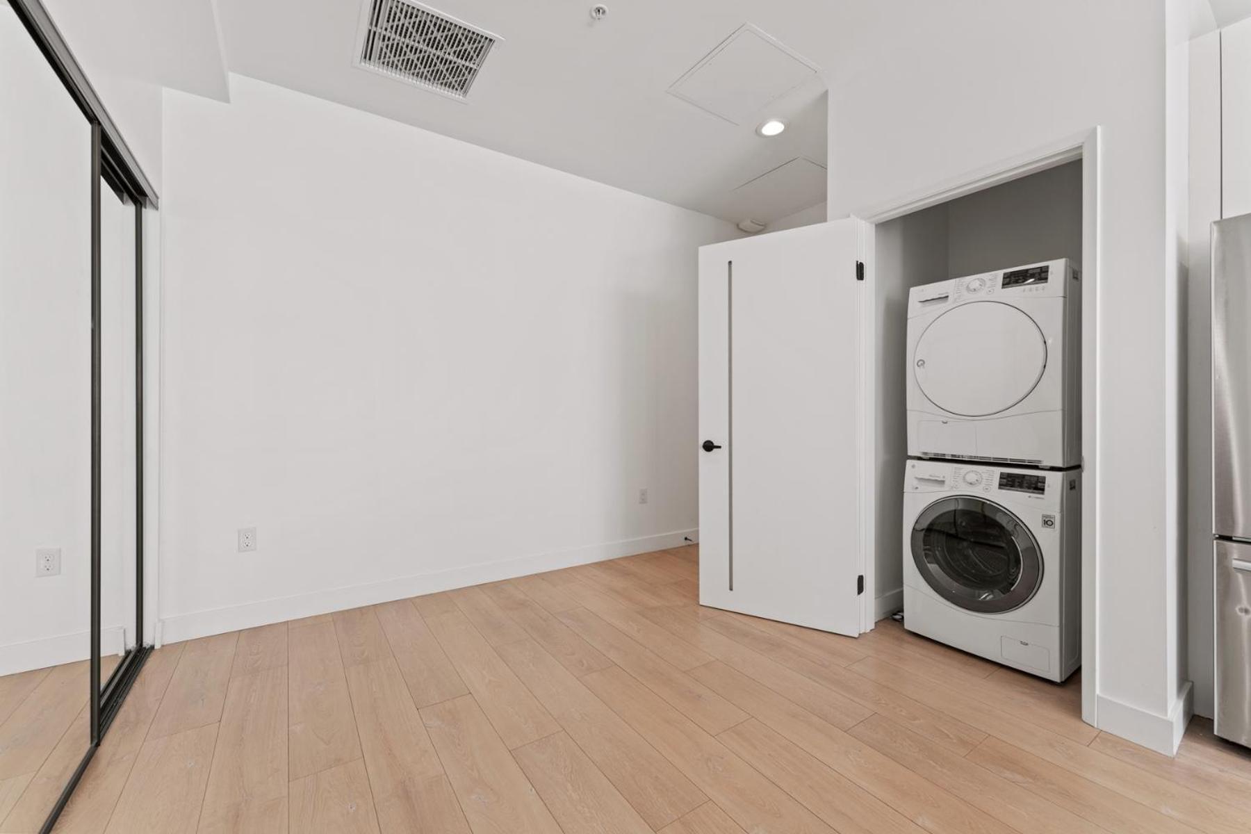 Stylish Downtown La Getaway - Prime Location On Wilshire Blvd! 2 Bedroom 1 Bath